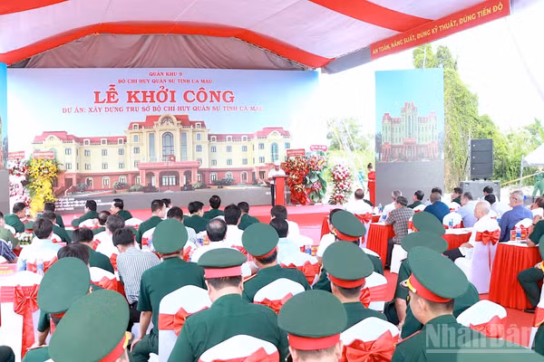Quang cảnh Lễ khởi công xây dựng trụ sở Bộ Chỉ huy quân sự tỉnh Cà Mau, chiều 27/8. (Ảnh: HỮU TÙNG)