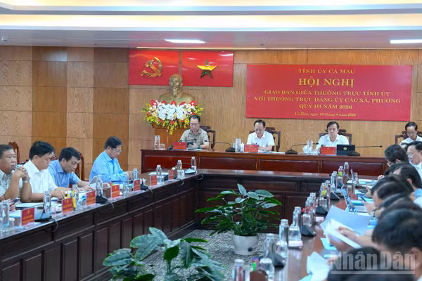 Quang cảnh hội nghị giao ban tại điểm cầu Tỉnh ủy Cà Mau. (Ảnh: HỮU TÙNG)