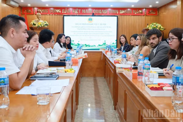 Quang cảnh phiên làm việc. (Ảnh: HN)