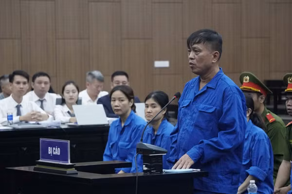 Cựu Thứ trưởng Nguyễn Bá Hoan tại phiên tòa. (Ảnh: PHÙNG ANH)