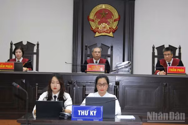 Hội đồng xét xử phiên phúc thẩm. (Ảnh: HN)