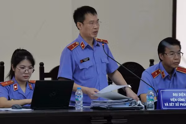Đại diện Viện Kiểm sát tại phiên tòa. (Ảnh: HỒNG NGUYÊN)