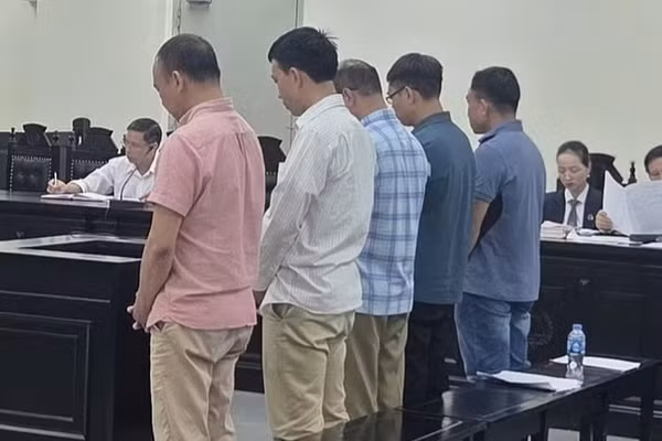 Các bị cáo tại phiên tòa. (Ảnh: MH)