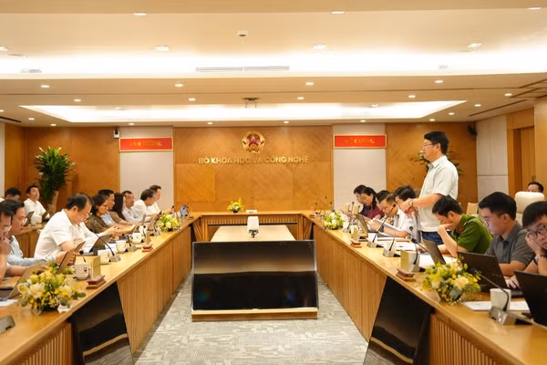 Quang cảnh buổi làm việc. (Ảnh: MAI HOÀNG)