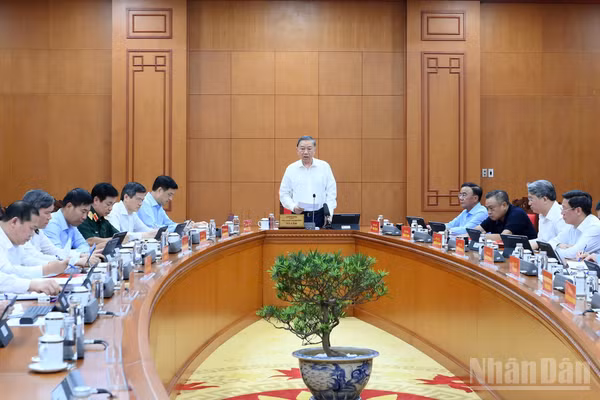 Tổng Bí thư, Chủ tịch nước Tô Lâm chủ trì phiên họp Thường trực Ban Chỉ đạo Trung ương về tổng kết thực tiễn và nghiên cứu sửa đổi, bổ sung Điều lệ Đảng. (Ảnh: ĐĂNG KHOA)