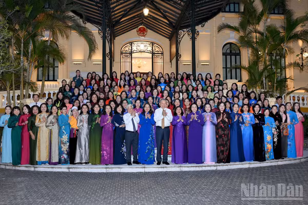 Tổng Bí thư, Chủ tịch nước Tô Lâm và các đại biểu tại cuộc gặp mặt. (Ảnh: ĐĂNG KHOA)