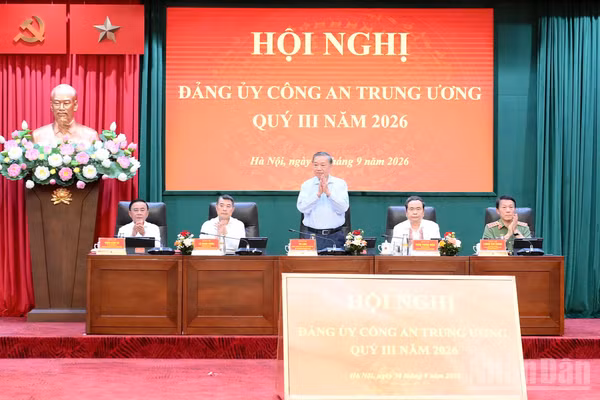Tổng Bí thư, Chủ tịch nước Tô Lâm và các đồng chí Ủy viên Bộ Chính trị, Ủy viên Thường vụ Đảng ủy Công an Trung ương chủ trì Hội nghị. (Ảnh: ĐĂNG KHOA)