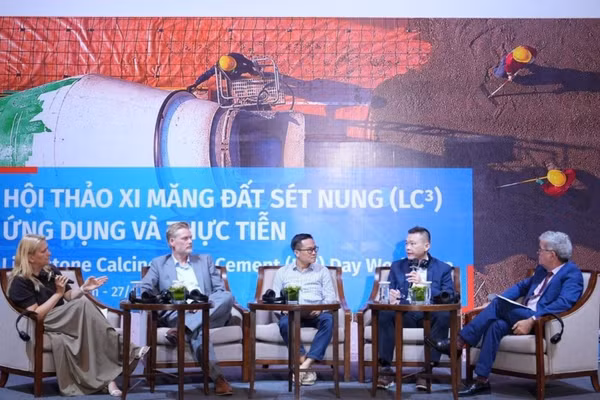 Các chuyên gia trong phiên thảo luận bàn tròn “Lựa chọn công nghệ cho LC3 tại Việt Nam”. (Ảnh: Ban tổ chức)