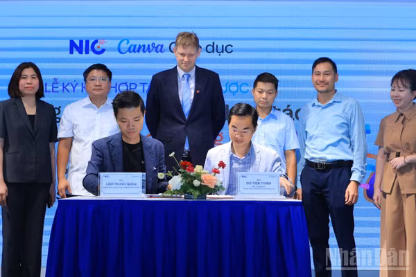 Ký kết hợp tác giữa hai đơn vị. (Ảnh: HNV)