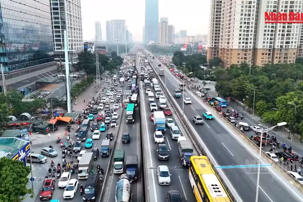 [Video] Hà Nội yêu cầu rà soát, giảm giá cước vận tải khi giá nhiên liệu giảm