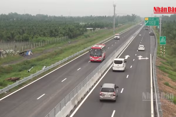 [Video] Tạm thời không xử phạt xe chạy dưới 60km/h tại một số đoạn dốc trên cao tốc
