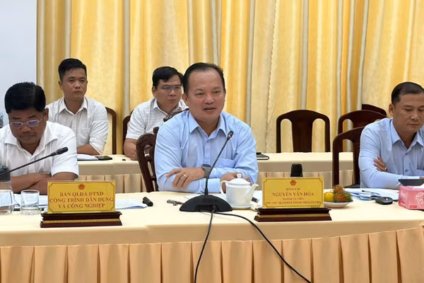 Phó Chủ tịch Ủy ban nhân dân thành phố Cần Thơ tại buổi làm việc với Cơ quan Phát triển Pháp.