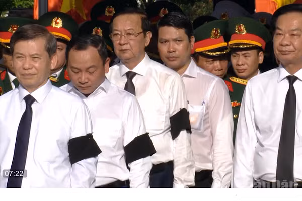 Lãnh đạo Ban Nội chính Trung ương và Thành ủy Cần Thơ tham dự buổi lễ. (Ảnh: THANH TÂM)
