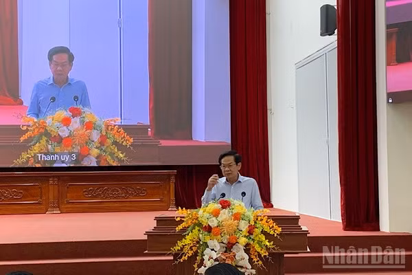 Bí thư Thành ủy Cần Thơ Đỗ Thanh Bình phát biểu tại hội nghị. (Ảnh: THANH TÂM)