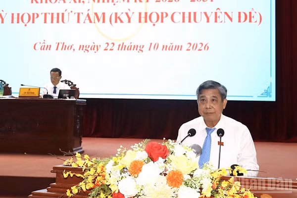Đồng chí Đồng Văn Thanh phát biểu tại kỳ họp. (Ảnh: THANH TÂM)