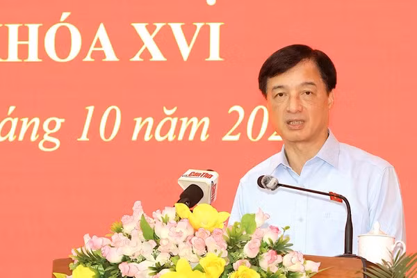 Đồng chí Nguyễn Duy Ngọc phát biểu tại buổi tiếp xúc cử tri thành phố Cần Thơ. (Ảnh: PHẠM TRUNG)