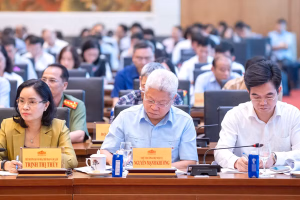 Các đại biểu Quốc hội hoạt động chuyên trách tham dự Hội nghị đại biểu Quốc hội hoạt động chuyên trách lần thứ nhất, nhiệm kỳ khóa XVI, tại Hà Nội trong ngày 28-29/9. Ảnh: Hương Giang
