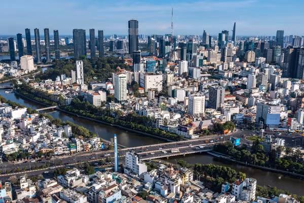 Thành phố Hồ Chí Minh chuẩn bị triển khai lộ trình chuyển đổi giao thông xanh và quy định vùng phát thải thấp (LEZ). Ảnh: Thành Đạt
