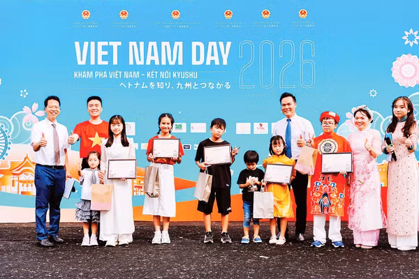 Nghị quyết số 23-NQ/TW mang tới những định hướng quan trọng và rất mới về giữ gìn bản sắc văn hóa dân tộc và tăng cường gắn kết với quê hương. Ảnh: Xuân Giao