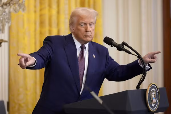 Ông Donald Trump đang phải đối diện khá nhiều áp lực.