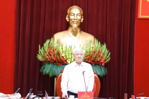 Phó Chủ tịch Thường trực Quốc hội Đỗ Văn Chiến phát biểu ý kiến tại buổi làm việc. (Ảnh NGỌC LONG)