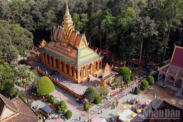 Chùa Khmer nơi sinh hoạt tôn giáo, lễ hội cổ truyền của đồng bào Khmer tỉnh Vĩnh Long. (Ảnh: MINH KHỞI)