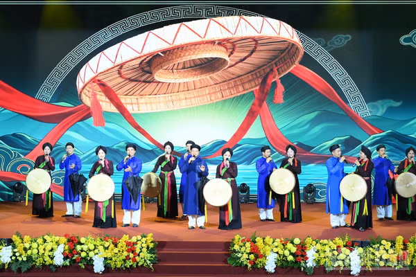 Chương trình nghệ thuật chào mừng Bắc Ninh chính thức trở thành thành phố trực thuộc Trung ương. (Ảnh: ĐĂNG KHOA)