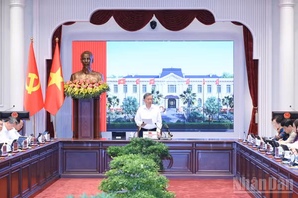 Tổng Bí thư, Chủ tịch nước Tô Lâm chủ trì làm việc với Đảng ủy Chính phủ và các cơ quan về tình hình thực hiện chính sách an sinh xã hội, nhất là đối với các đối tượng yếu thế, đề xuất chủ trương, giải pháp trong thời gian tới. (Ảnh: ĐĂNG KHOA)