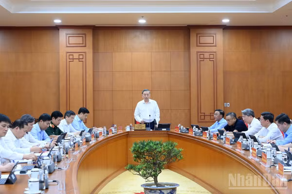 Tổng Bí thư, Chủ tịch nước Tô Lâm chủ trì phiên họp Thường trực Ban Chỉ đạo Trung ương về tổng kết thực tiễn và nghiên cứu sửa đổi, bổ sung Điều lệ Đảng. (Ảnh: ĐĂNG KHOA)