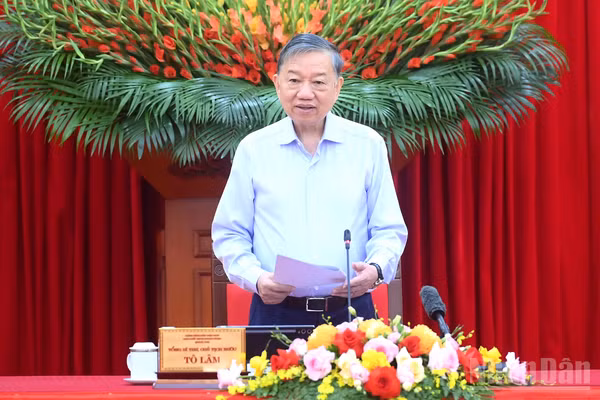 Tổng Bí thư, Chủ tịch nước Tô Lâm đã ký ban hành Nghị quyết số 24-NQ/TW ngày 22/8/2026 về phát huy tính tiên phong, gương mẫu, tinh thần đổi mới, dám nghĩ, dám làm, dám chịu trách nhiệm của đội ngũ cán bộ, đảng viên trong kỷ nguyên mới. (Ảnh: ĐĂNG KHOA)