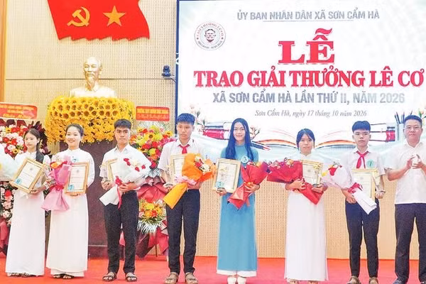Học sinh, sinh viên nhận Giải thưởng Lê Cơ lần thứ II.