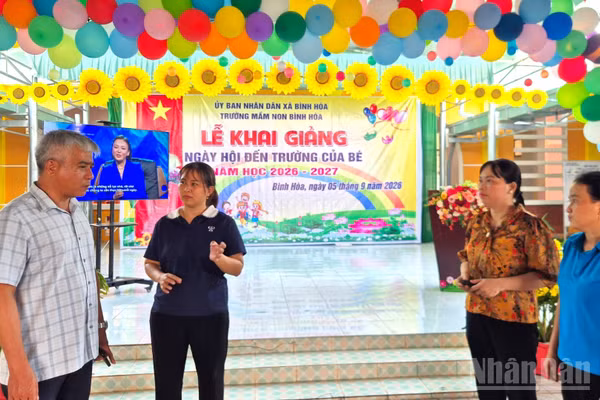 Lãnh đạo xã Bình Hòa (Tây Ninh) kiểm tra công tác chuẩn bị trước giờ khai giảng năm học mới tại Trường mầm non Bình Hòa