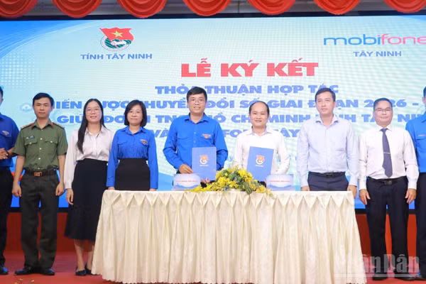 Tỉnh đoàn Tây Ninh và MobiFone Tây Ninh ký kết Thỏa thuận hợp tác chiến lược về chuyển đổi số giai đoạn 2026-2030. (Ảnh: THANH PHONG)
