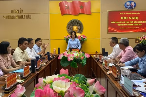 Đồng chí Nguyễn Thị Xuân Hương, Ủy viên Ban Thường vụ, Trưởng ban Tuyên giáo và Dân vận Tỉnh ủy Tây Ninh phát biểu tại buổi làm việc.