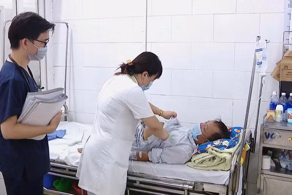 Số ca mắc sốt xuất huyết liên tục gia tăng, bước vào giai đoạn đỉnh dịch.