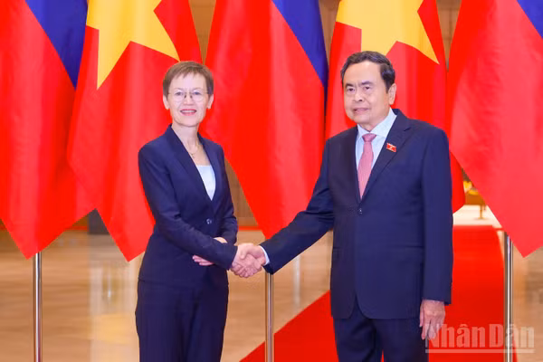 Chủ tịch Quốc hội Trần Thanh Mẫn và Thủ tướng Công quốc Liechtenstein Brigitte Haas.