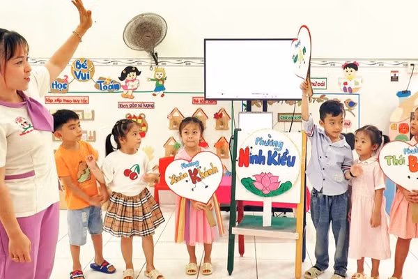Giờ hoạt động vừa học, vừa chơi của học sinh Trường mầm non 2 Tháng 9, thành phố Cần Thơ. (Ảnh: PHÚC KHANG)