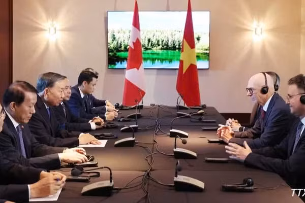 Tổng Bí thư, Chủ tịch nước Tô Lâm tiếp Giáo sư Graham Carr, Hiệu trưởng Trường Đại học Concordia. (Ảnh: TTXVN)
