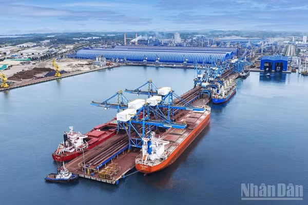 Quảng Ngãi có nhiều tiềm năng về kinh tế biển, logistics, dịch vụ và du lịch. Đây là những lợi thế quan trọng để tỉnh mở rộng không gian phát triển, tăng cường liên kết vùng và nâng cao năng lực cạnh tranh. (Ảnh: HIỂN CỪ)
