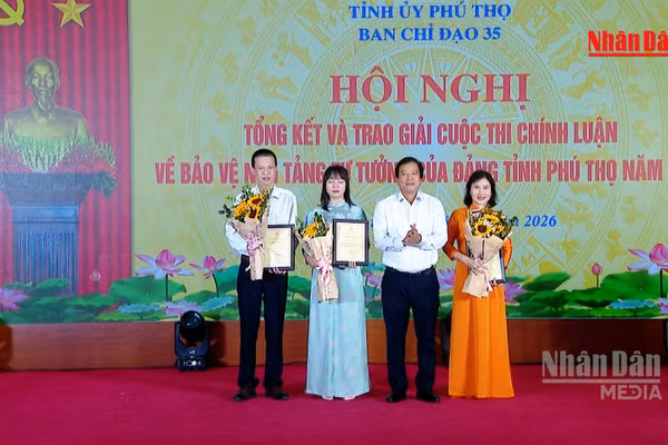 [Video] Phú Thọ trao giải Cuộc thi chính luận bảo vệ nền tảng tư tưởng của Đảng