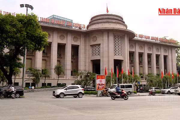 [Video] Nhiều ngân hàng hạ lãi suất tiết kiệm sau chỉ đạo của Ngân hàng Nhà nước