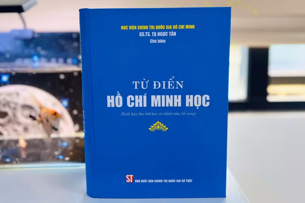 Cuốn sách Từ điển Hồ Chí Minh học (xuất bản lần thứ hai, có chỉnh sửa, bổ sung). (Ảnh: Nhà xuất bản Chính trị quốc gia Sự thật)
