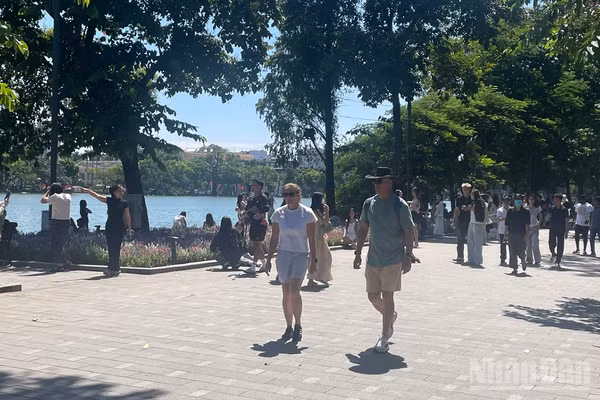 Khu vực Hà Nội ngày nắng, đêm không mưa, sáng sớm và đêm trời lạnh. (Ảnh minh họa: Đ.T)