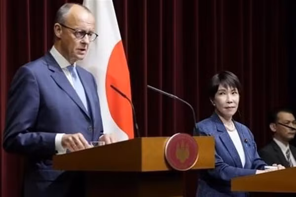 Thủ tướng Nhật Bản Sanae Takaichi và Thủ tướng Đức Friedrich Merz tại cuộc họp báo chung ở Tokyo, Nhật Bản ngày 28/10/2026. (Ảnh: Kyodo/TTXVN phát)