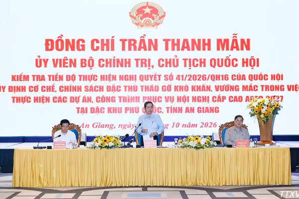 Chủ tịch Quốc hội Trần Thanh Mẫn phát biểu tại cuộc làm việc với Lãnh đạo tỉnh An Giang. (Ảnh: TTXVN)