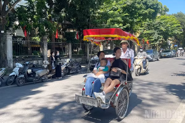 Dự báo khu vực Hà Nội có mây, ngày nắng, đêm không mưa. (Ảnh: Đ.T)