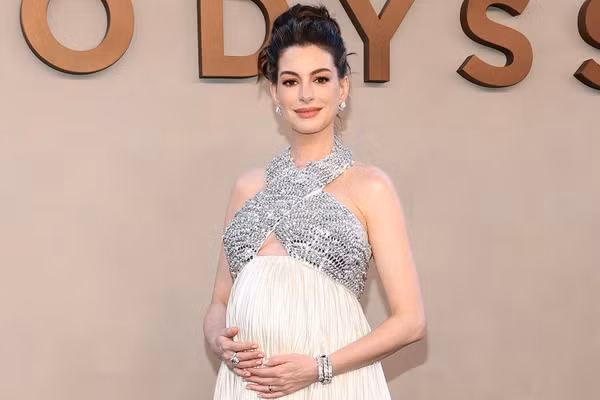 Anne Hathaway, nữ hoàng phóng vé mới của Hollywood.