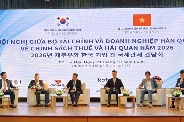 Các đại biểu thảo luận tại Hội nghị “Cải cách thể chế, kiến tạo môi trường phát triển”. (Ảnh: CTV)