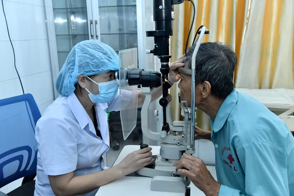 Khám bệnh cho người dân tuyến cơ sở tại Quảng Trị. Ảnh: Anh Sơn