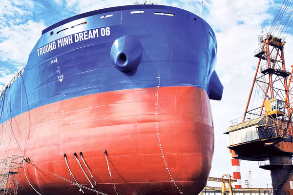 Công ty Đóng tàu Hạ Long vừa hạ thủy thành công tàu Trường Minh Dream 06.